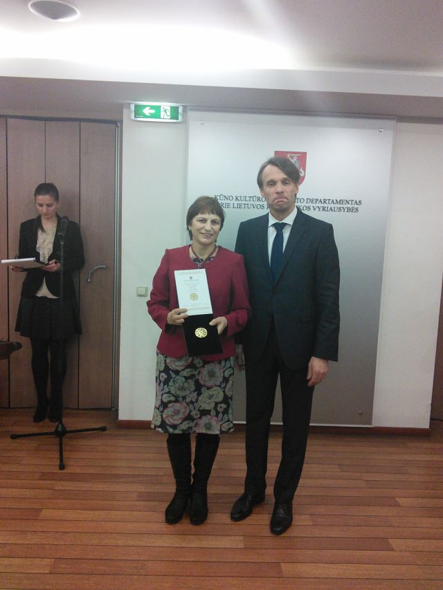 IMG_20161220_153021 Irena Karsokaitė su KKSD apdovanojimu jubiliejaus proga(Kaunas).jpg